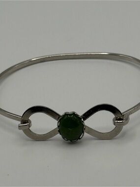 Vintage Green Cabochon Silver Tone Infinity Bangle Bracelet Size 6 Unmarked